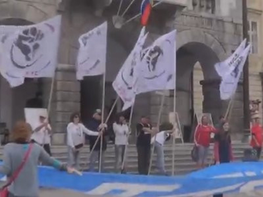 Peti sveslovenački ustanak: Demonstranti zauzeli bioskop Triglav (VIDEO)