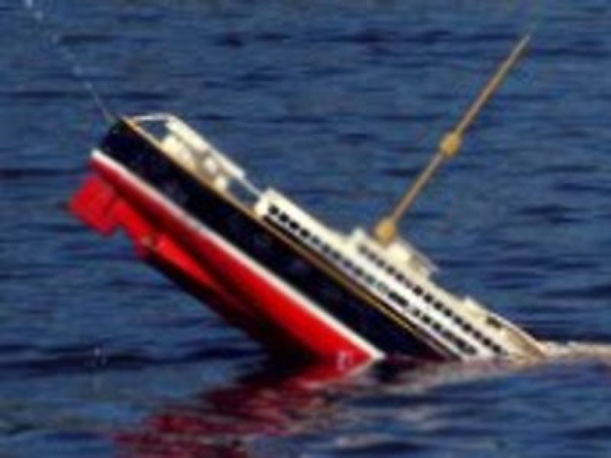 Potonuo teretni brod u Grčkoj, deset nestalih