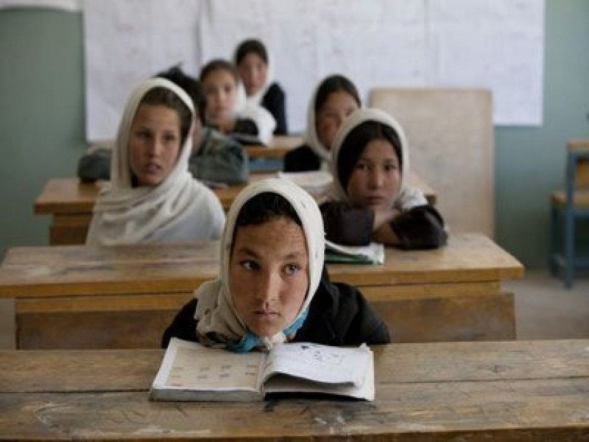 200 дјевојчица у Авганистану отровано плином