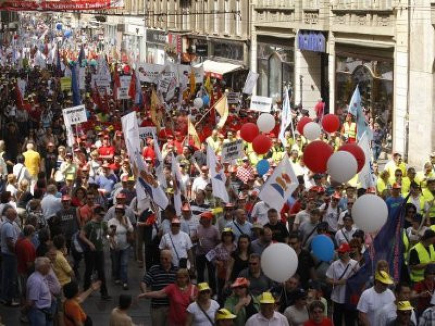 Na sindikalnom protestu u Zagrebu okupilo se 20.000 ljudi 