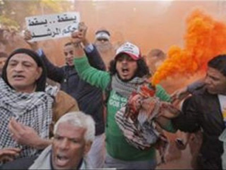 Египат: Сукоби демонстраната и полиције на тргу Тахрир