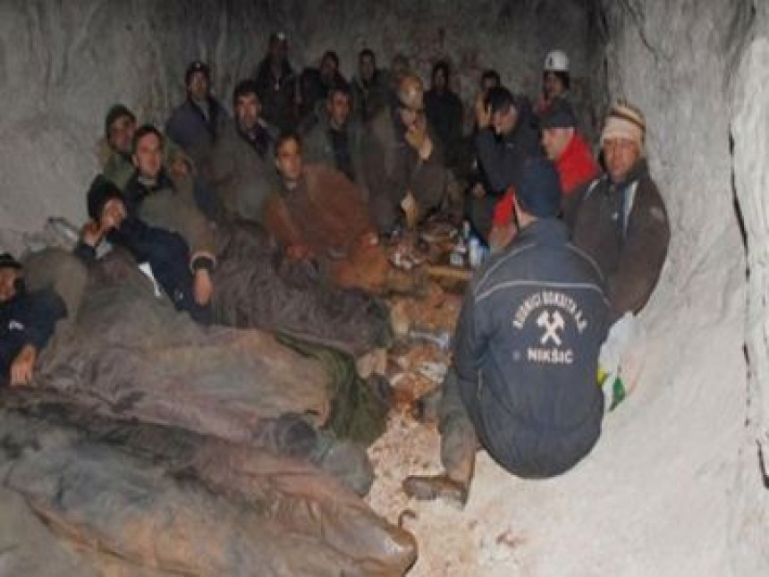 Никшићки рудари штрајкују глађу у јами 