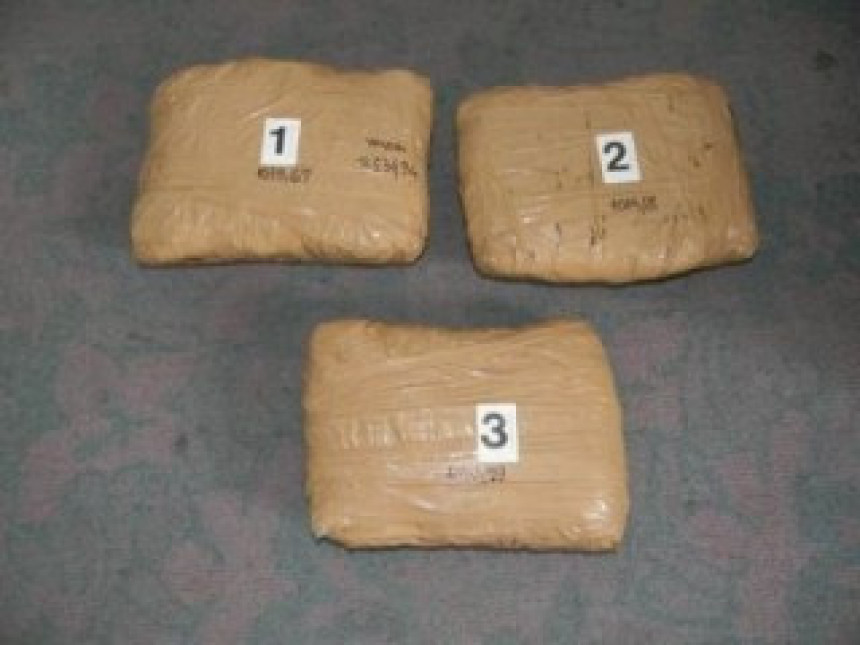 У грмљу пронашли 3 кг сканка