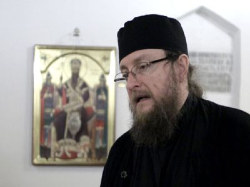 Пале тешке ријечи, црква све више у политици