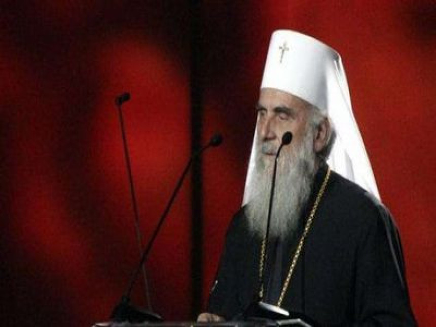 Патријарх се ограђује од владика. Црква све више у расулу.