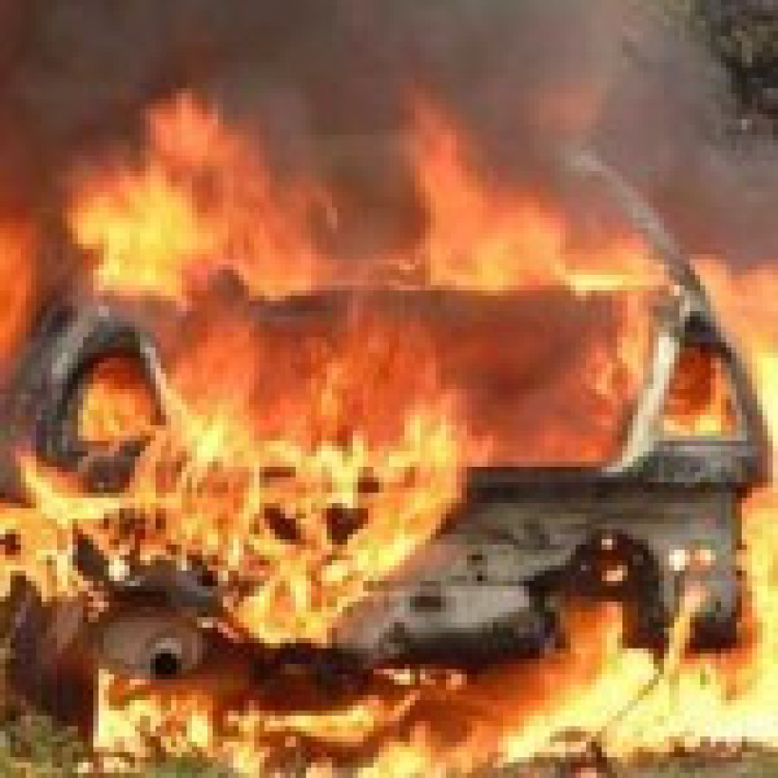 Пронађен угљенисан леш у изгорјелом аутомобилу 