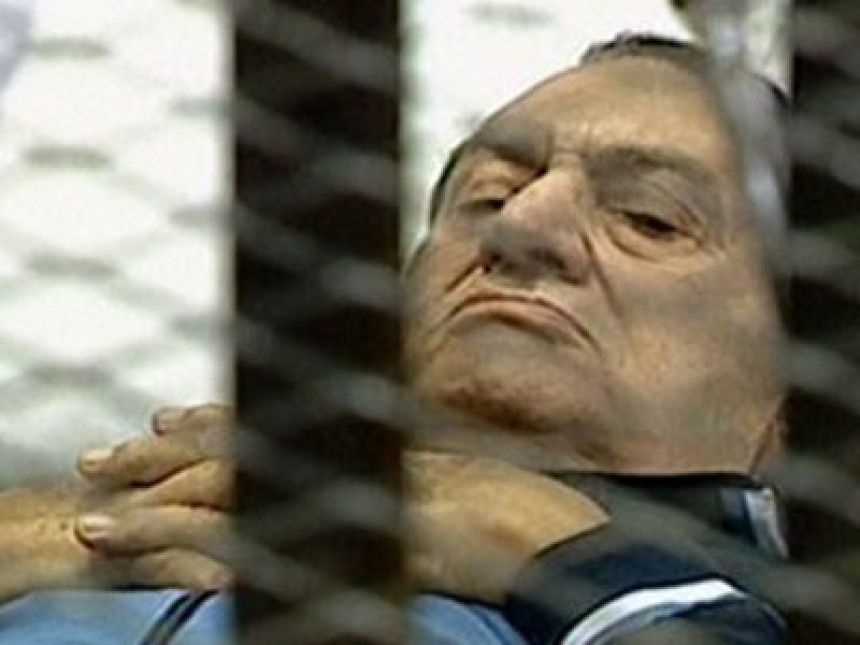 Хосни Мубарак једва одговарао на питања судије