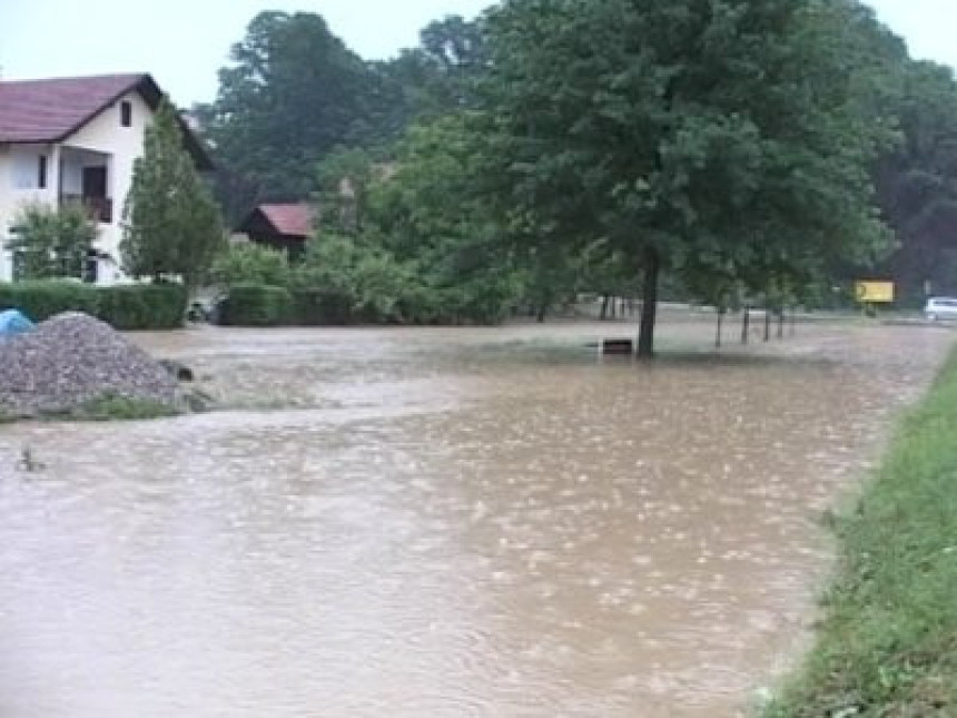Kiša i grad “udarili” na Semberiju, Majevicu i Podrinje (VIDEO)