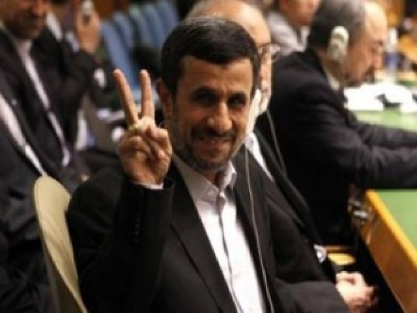 Ахмадинежаду прети бичевање?
