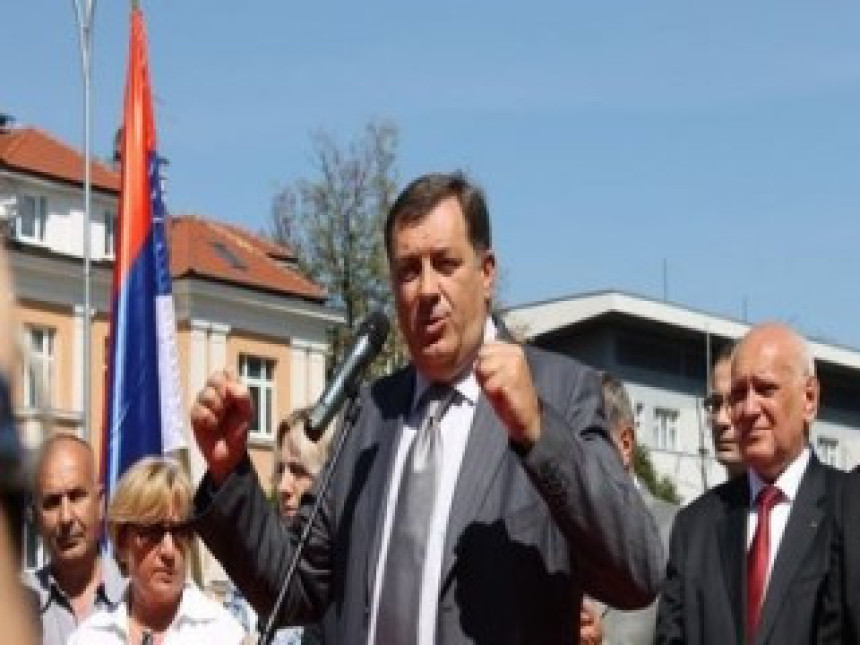 Dodik u minut do 12 stopirao dolazak Srba iz RS na miting u Beogradu
