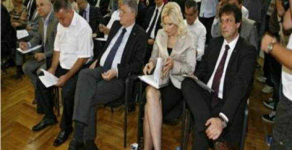 Samokritični funkcioneri SNS nudili i ostavke 