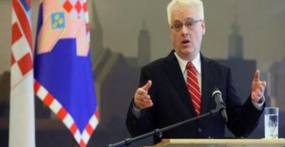 Josipović neće da mjenja Ustav