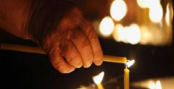 Privođenje Srba tokom parastosa u Ustikolini