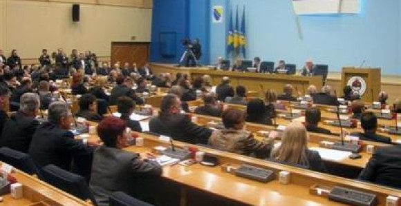 Visoke plate i neradnicima 