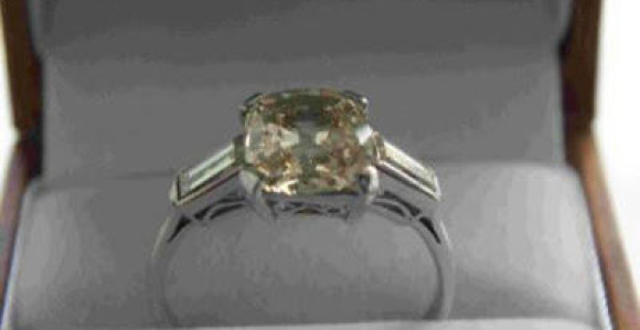 Ukraden prsten vrijedan 71.000 evra