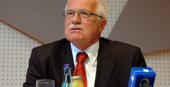 Vaclav Klaus razmatra da se vrati politici