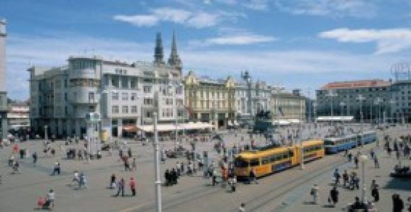 Patrijarh Irinej sa članovima sinoda u Zagrebu