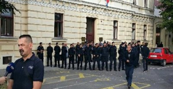 Vukovar: Čekićem razbijene ćirilične table