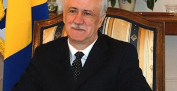 Kebo traži da građani ne idu u “tuđe ratove”