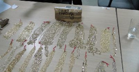 Krijumčarili nakit u teglama ajvara