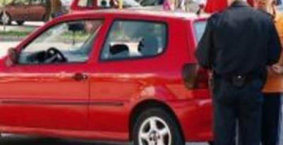 Čekićem demolirao automobil bivšeg punca