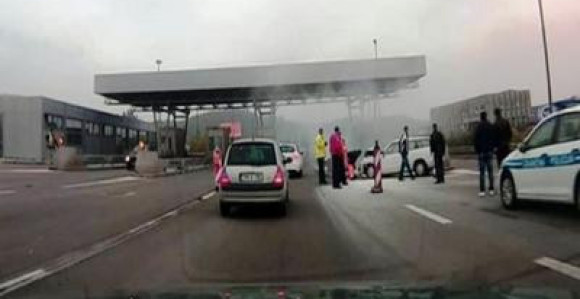 Na prelazima se čeka sat vremena