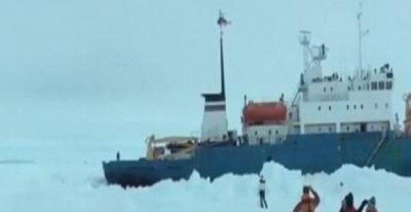 Novu godinu dočekali zaglavljeni na Antarktiku