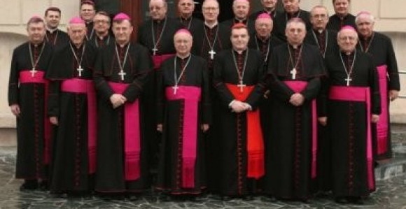 Папа пензионише екстремне хрватске бискупе