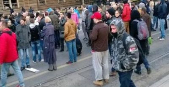 Демонстрације испред Предсједништва БиХ (ВИДЕО)