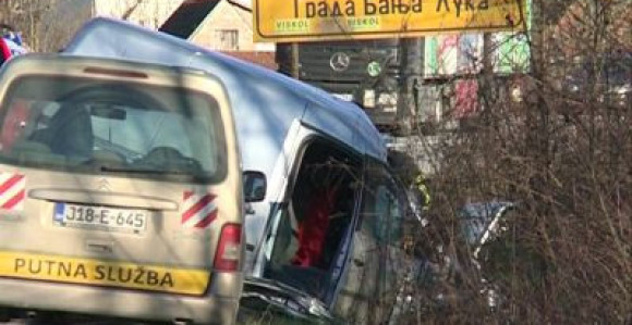 Teška saobraćajka na putu Banjaluka - Prijedor