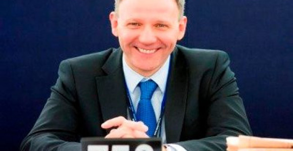 Poljski diplomata pijan uzvikivao „Hajl Hitler“!