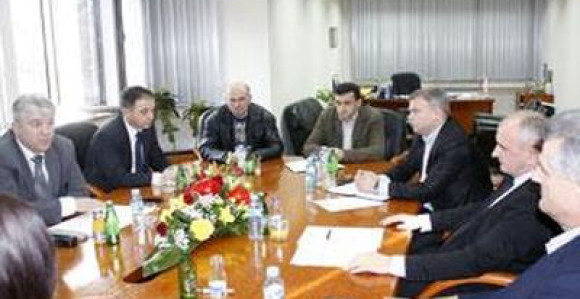 U 2013. godini zaposleno 327 lica