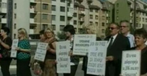 Mirni protesti porodica poginulih