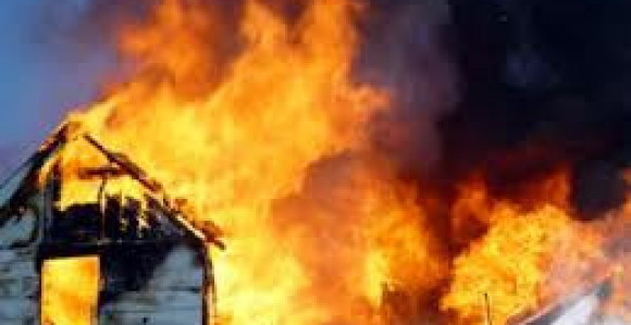 Изгорјели спрат и кров викендице