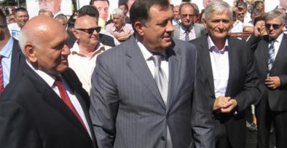 SNSD pritiska prosvjetne radnike da potpišu stranačku pristupnicu