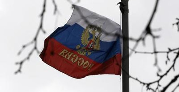 Ruske zastave na ukrajinskoj bazi