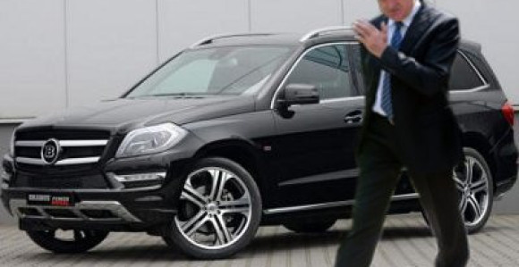 Majstor slupao Nikolićev "mercedes" od milion evra!