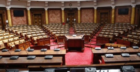 Poslanici evakuisani iz Parlamenta Srbije