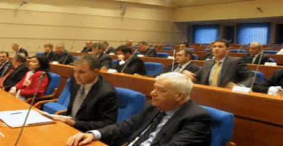 Сједница почела питањима премијеру Џомбићу