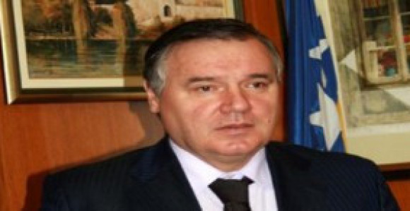 Козарић:Кредитима се финансира превелики државни апарат у БиХ
