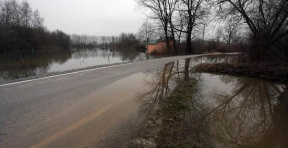 Obustavljen saobraćaj preko Rače, Popova i Šamca