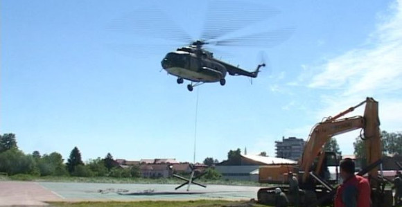 Akcija zatvaranja probijenog nasipa (VIDEO)