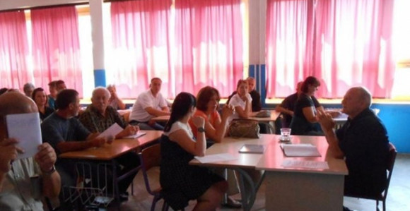 Једна фотеља – два директора