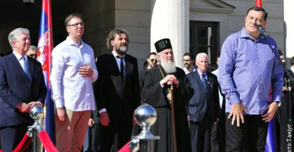 Nema novca za poplavljene, ali ima za "SNSD manifestacije"