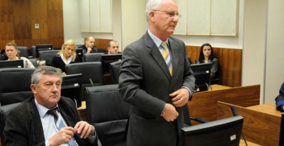 Čerek prodaje tuđe restorane
