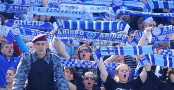 Navijači Dnjepra brane 'Oluju'!