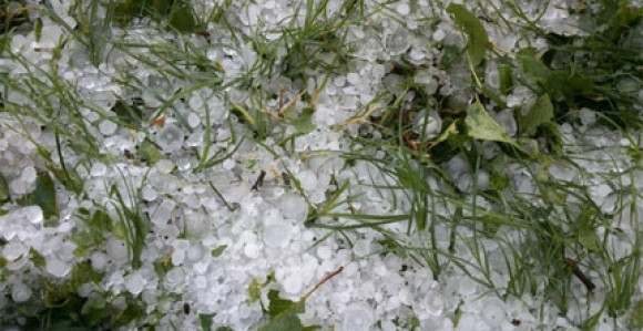 U Banjaluci padao led veličine oraha