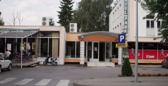 Policajac isječen flašom po glavi