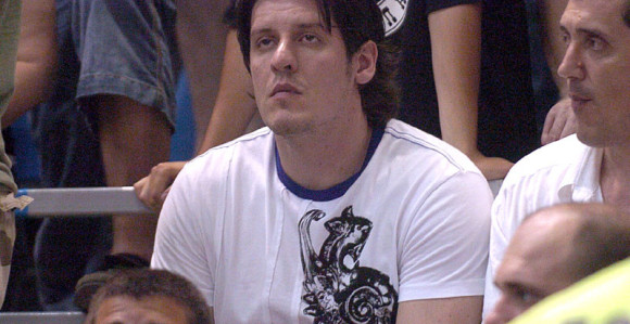 Ostende povlači dres Vese Petrovića