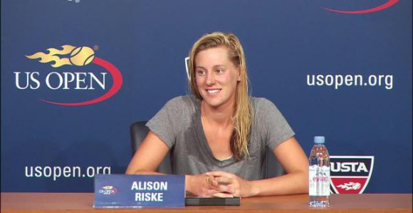 Tjanđin: Trofej za Alison Riske!